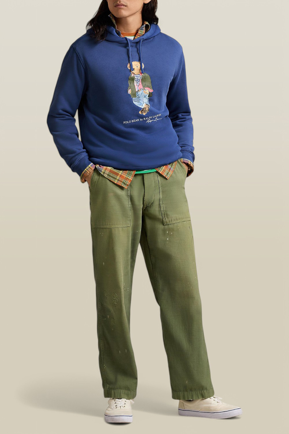 תמונת כל הלוק של סווטשירט קפוצ'ון